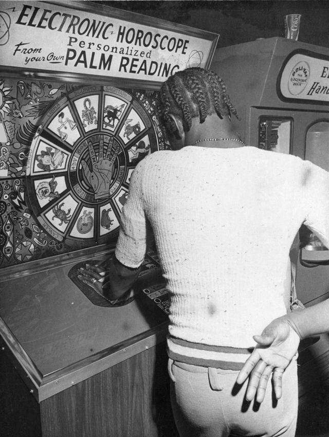 Electronic palm reader at the Youth Fair i 1973.